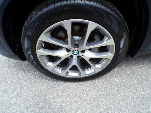 Black 2019 BMW X5 XDRIVE40I