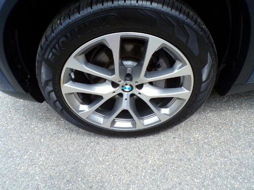 Black 2019 BMW X5 XDRIVE40I