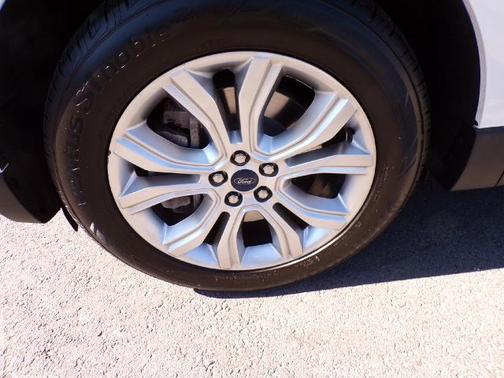 STAR WHITE 2022 Ford Edge TITANIUM