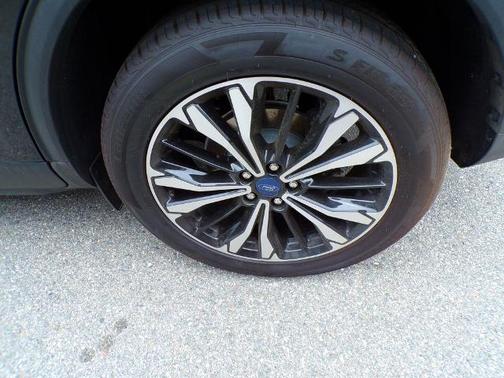 AGATE BLACK METALLIC 2022 Ford Escape SEL