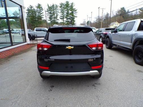 Black 2024 Chevrolet Trailblazer LT