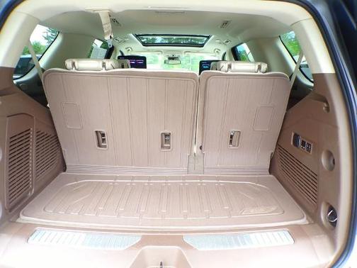 White 2023 GMC Yukon DENALI