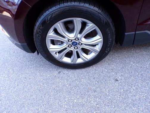 BURGUNDY VELVET MET TINT CC 2022 Ford Edge TITANIUM