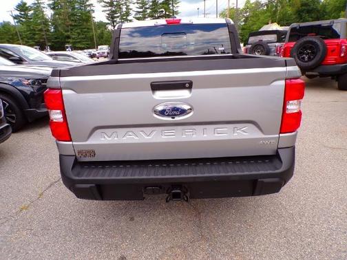 ICONIC SILVER METALLIC 2024 Ford Maverick LARIAT