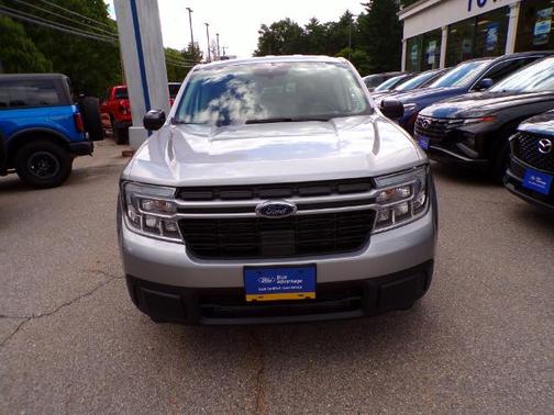 ICONIC SILVER METALLIC 2024 Ford Maverick LARIAT