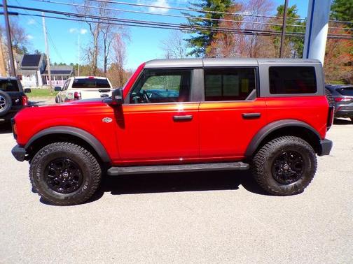 HOT PEPPER RED MET TINT CC 2024 Ford Bronco WILDTRAK