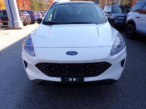 STAR WHITE METALLIC TRI-COA 2022 Ford Escape SE