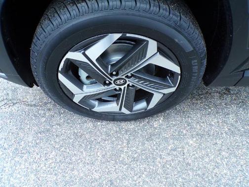 Black Pearl 2024 Hyundai TUCSON SEL