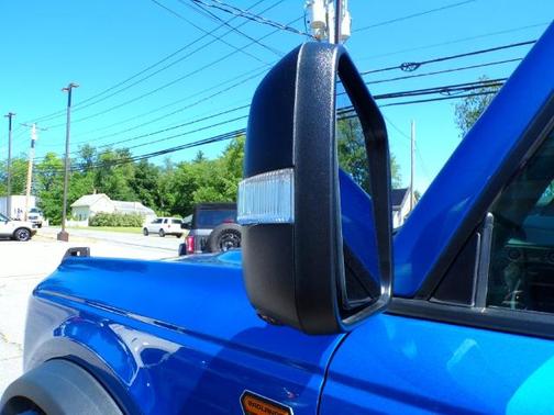VELOCITY BLUE METALLIC 2023 Ford Bronco