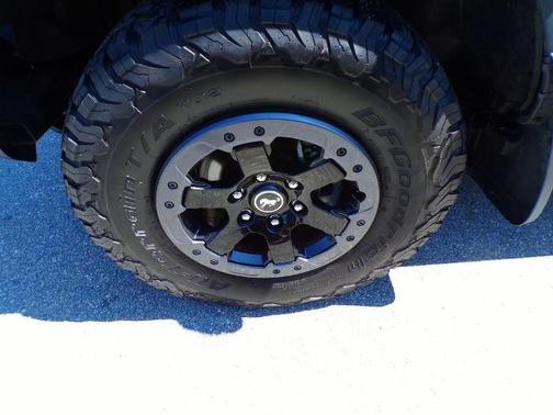 VELOCITY BLUE METALLIC 2023 Ford Bronco