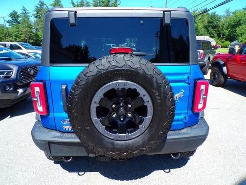 VELOCITY BLUE METALLIC 2023 Ford Bronco