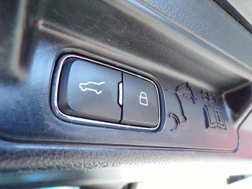 AGATE BLACK METALLIC 2022 Ford Explorer XLT