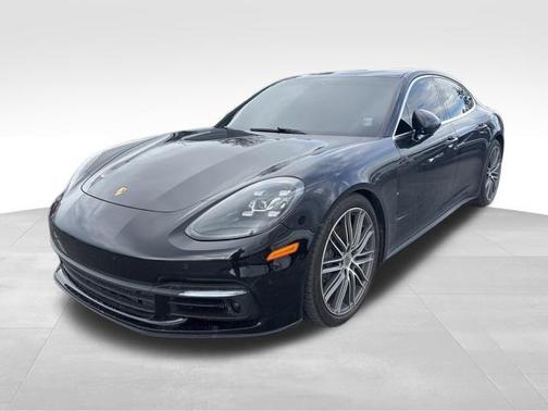 Jet Black Metallic 2018 Porsche Panamera 4S