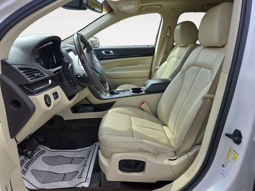 2019 Lincoln MKT Standard