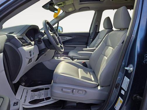 2022 Honda Pilot Touring 8-Passenger
