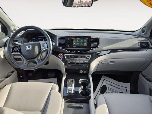 2022 Honda Pilot Touring 8-Passenger