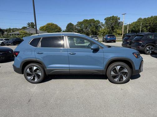 2025 Volkswagen Taos SE