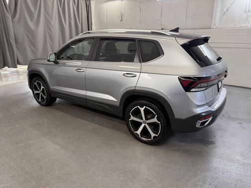 Pyrite Silver Metallic 2025 Volkswagen Taos 1.5T SEL