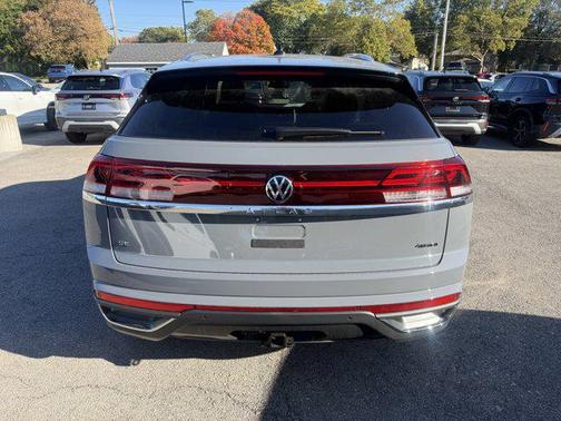 2026 Volkswagen Atlas Cross Sport 2.0T SE w/Technology 4MOTION