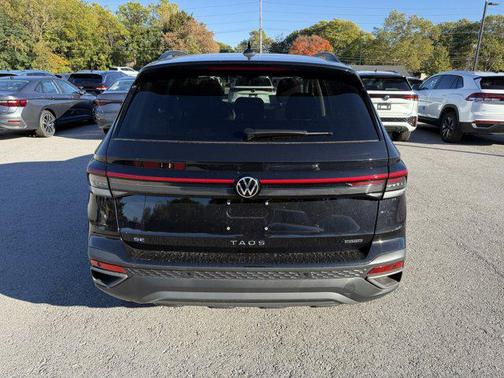 2025 Volkswagen Taos SE Black