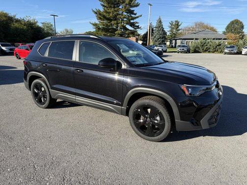 2025 Volkswagen Taos SE Black