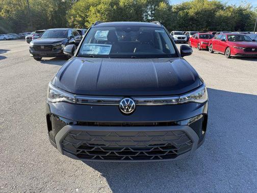 2025 Volkswagen Taos SE Black