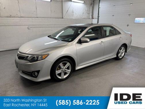 Magnetic Gray Metallic 2014 Toyota Camry SE