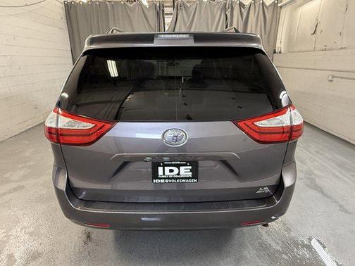 2015 Toyota Sienna LE