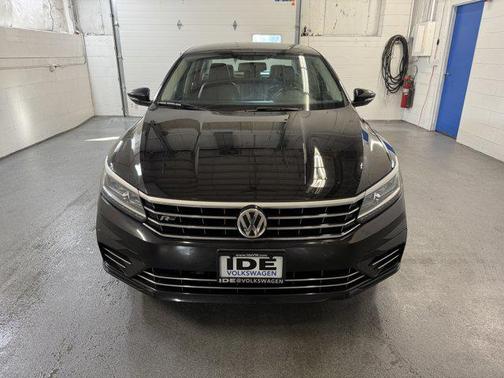 2018 Volkswagen Passat 2.0T R-Line