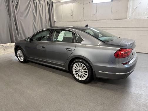 Platinum Gray Metallic 2016 Volkswagen Passat 1.8T SE