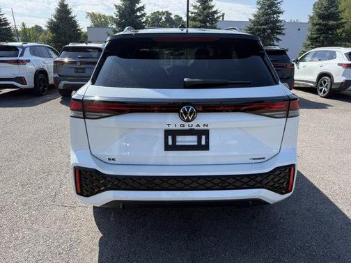 2025 Volkswagen Tiguan 2.0T SE R-Line Black 4MOTION
