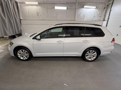 White 2018 Volkswagen Golf SportWagen TSI S