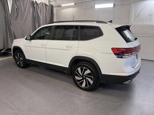 2024 Volkswagen Atlas 2.0T SE w/Technology 4MOTION