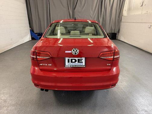 2015 Volkswagen Jetta Auto SE w/Connectivity/Navigation