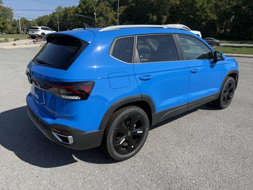 2025 Volkswagen Taos SEL