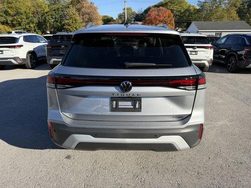 2025 Volkswagen Tiguan 2.0T SE 4MOTION