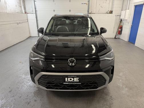 Deep Black Pearl 2025 Volkswagen Taos 1.5T SE