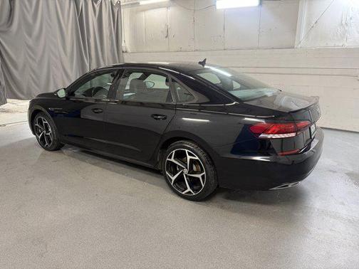 2022 Volkswagen Passat 2.0T R-Line