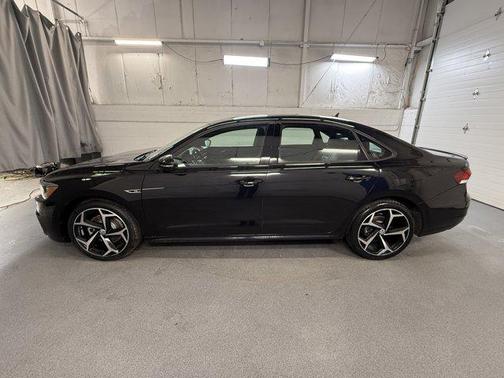 2022 Volkswagen Passat 2.0T R-Line