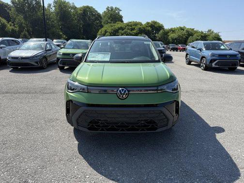 2025 Volkswagen Taos SE Black