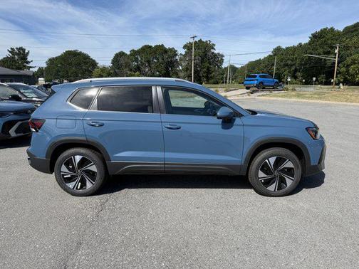 2025 Volkswagen Taos SE