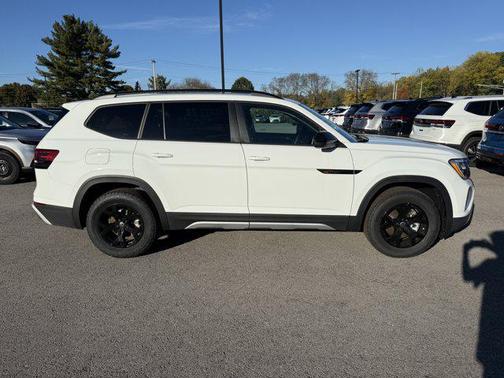 2025 Volkswagen Atlas 2.0T Peak Edition