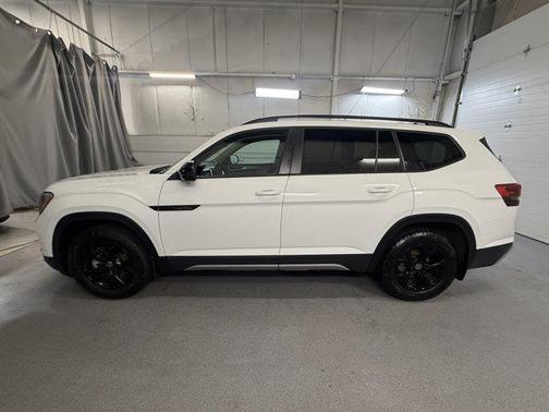 2025 Volkswagen Atlas 2.0T Peak Edition