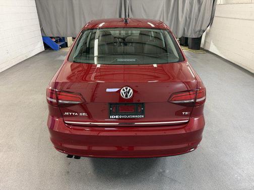 Cardinal Red Metallic 2017 Volkswagen Jetta 1.8T SEL