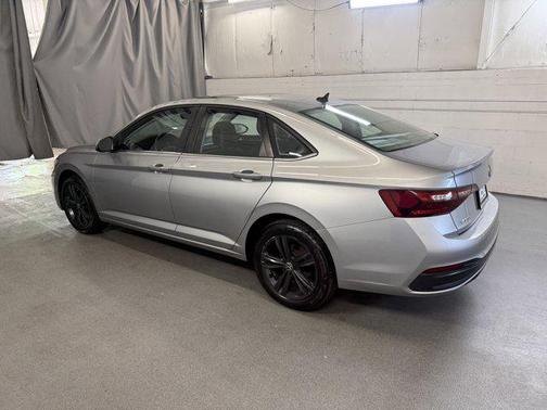 Platinum Gray Metallic 2023 Volkswagen Jetta 1.5T SE