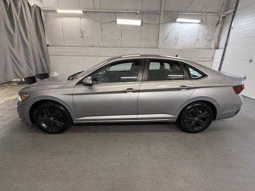 Platinum Gray Metallic 2023 Volkswagen Jetta 1.5T SE