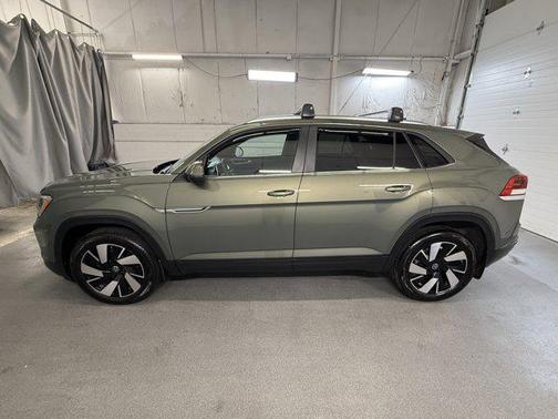 avocado green pearl 2026 Volkswagen Atlas Cross Sport 2.0T SE w/Technology 4MOTION