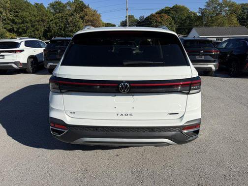 2025 Volkswagen Taos SE