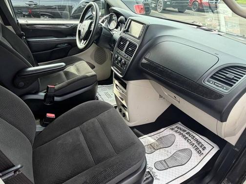 Granite Pearlcoat 2017 Dodge Grand Caravan SE