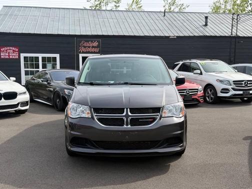 Granite Pearlcoat 2017 Dodge Grand Caravan SE